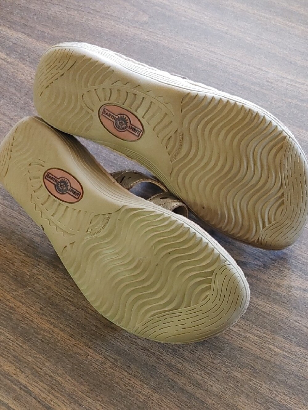 Earth Spirit Metallic Silver Strappy Slide Sandals - Picture 4 of 5